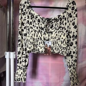 Kendall & Kylie Cropped Black & White Floral Blouse
